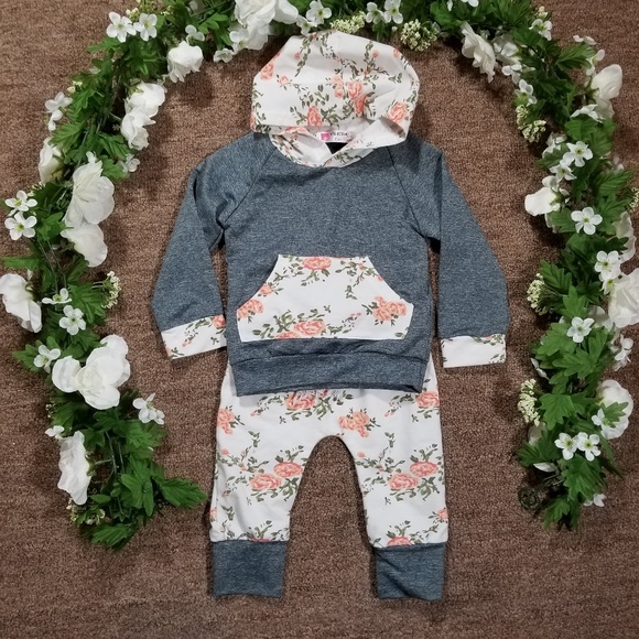 Vogue Fashion Other - Boutique tracksuit flowered hoodie w/ pants